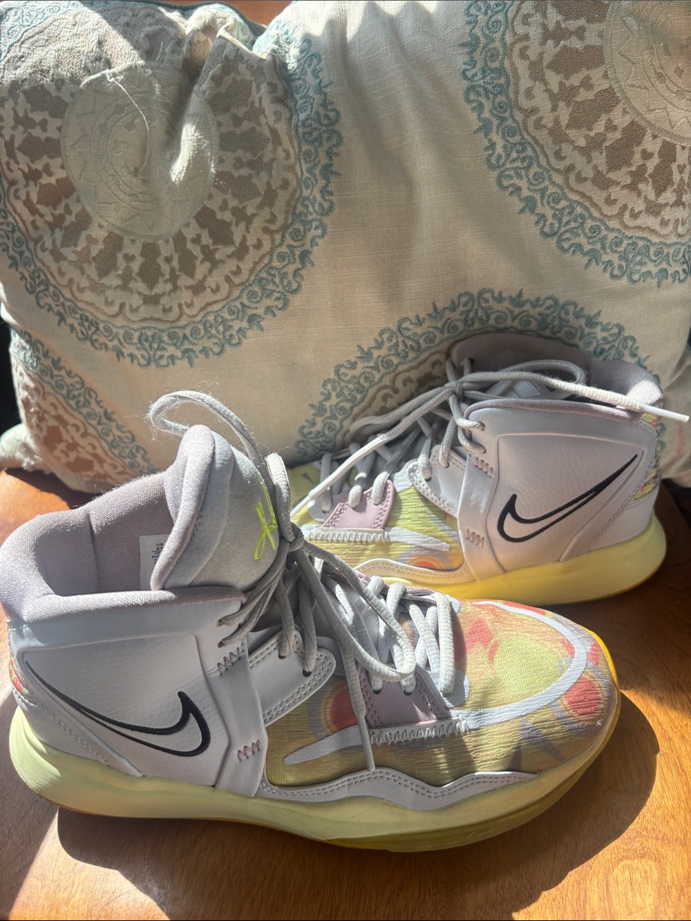 Nike Kyrie Infinity DD0334-501 Basketball Sneakers size 6Y- women’s 7.5